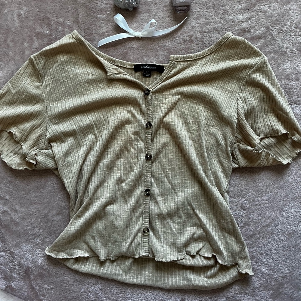 Beige T shirt 🍋